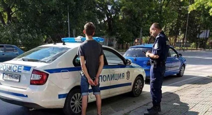 Полицията задържа малолетни за счупена пейка и чешма в центъра на Търговище 
