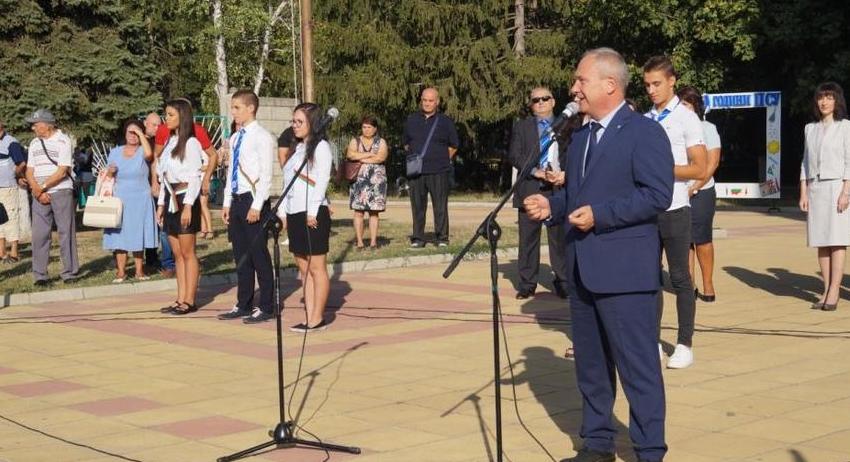 Успешна и ползотворна учебна година пожела кметът на Търговище