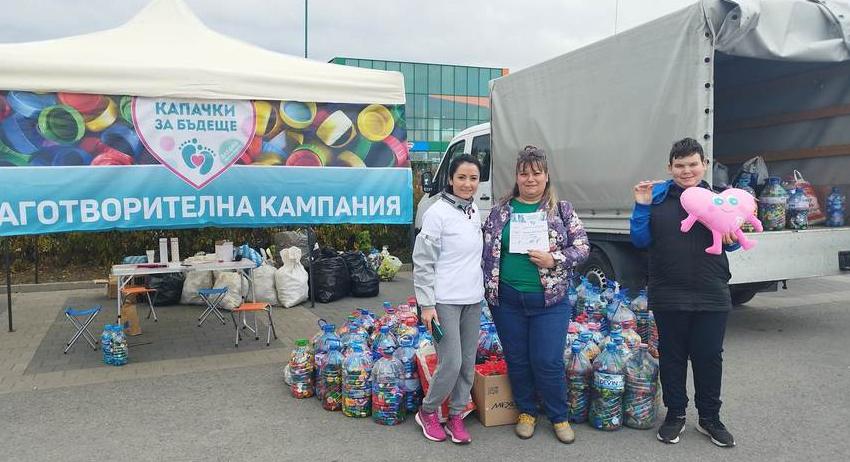  Служителите на Областна администрация се включиха в благотворителната кампания "Капачки за бъдеще"