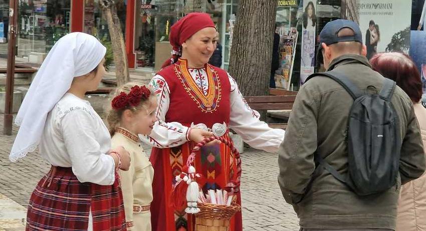 Мартеници за жителите на Търговище 