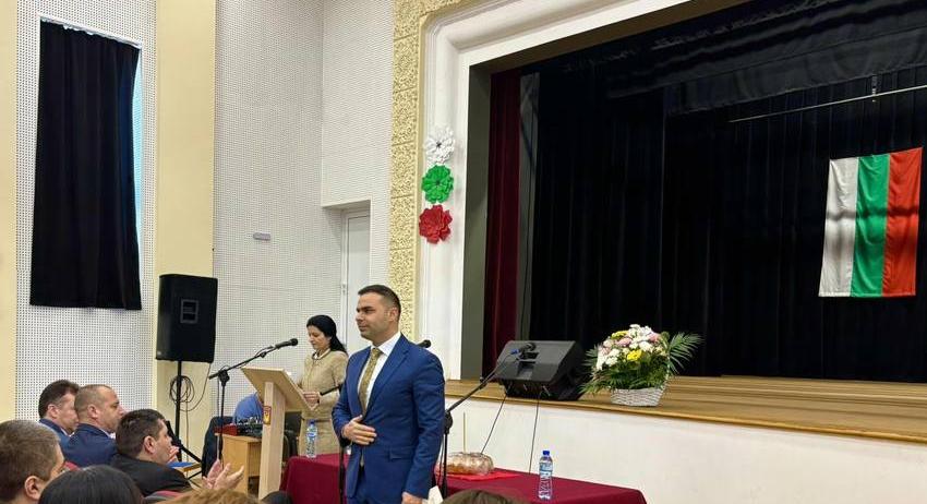 Областният управител уважи празника на град Антоново