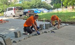 Обновяват тротоарите на улица „Васил Петлешков“ в Търговище