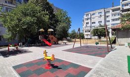 Общинското предприятие „Флора“ продължава обновяването на детски площадки в Търговище
