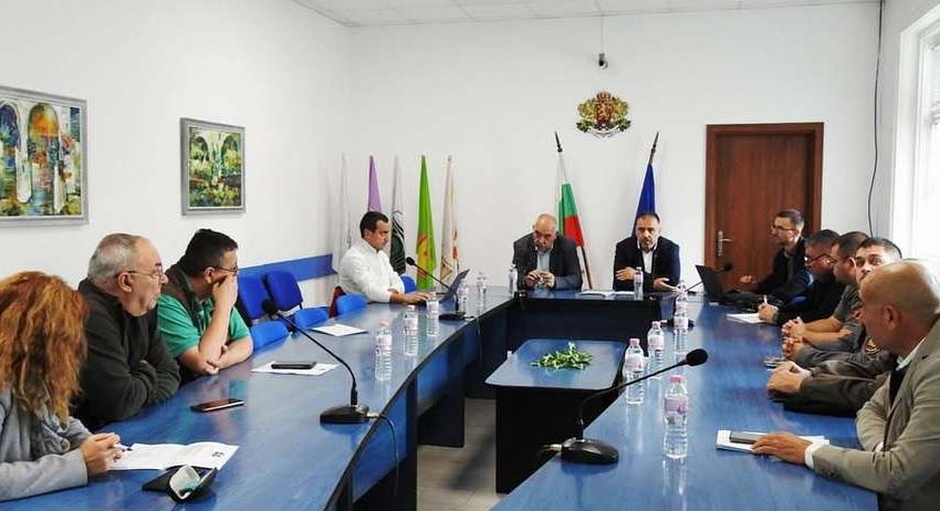 Обсъдиха проверките на проводимостта на речните легла