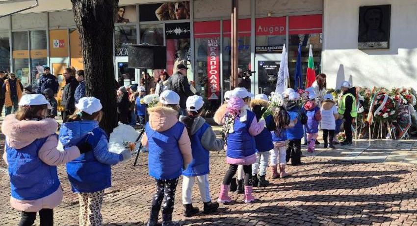 Търговище се поклони пред делото на Апостола