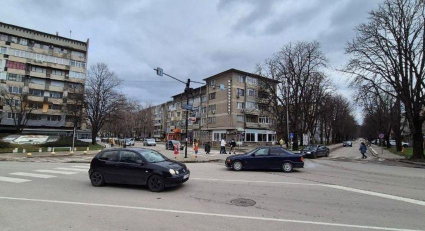 Започва изграждането на светофар на кръстовището на улиците „Кап. Данаджиев“, „Паисий“ и „П. Р. Славейков“