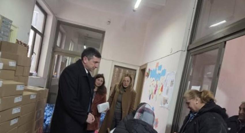 Областният управител посети пункт за снабдяване на граждани с продукти от първа необходимост