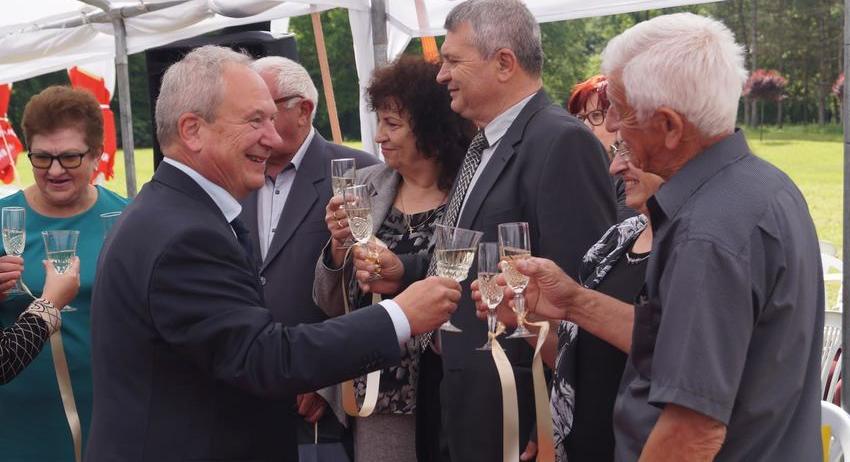 Община Търговище отправя покана към двойки с 50-годишен брак за инициативата „Златни младоженци“