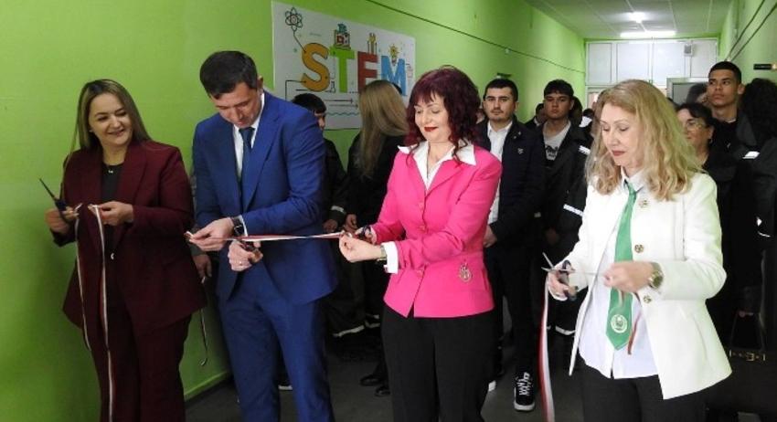 Откриха надграденият STEM център в Професионалната гимназия по земеделие в Търговище