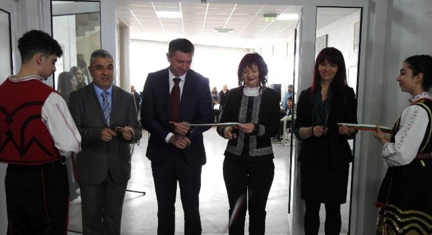 Откриха STEM център в Профилирана гимназия „Христо Ботев“ - Попово