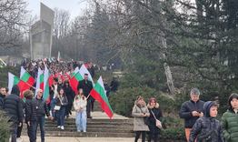 Стотици граждани се включиха в проявите, посветени на Трети март в Търговище