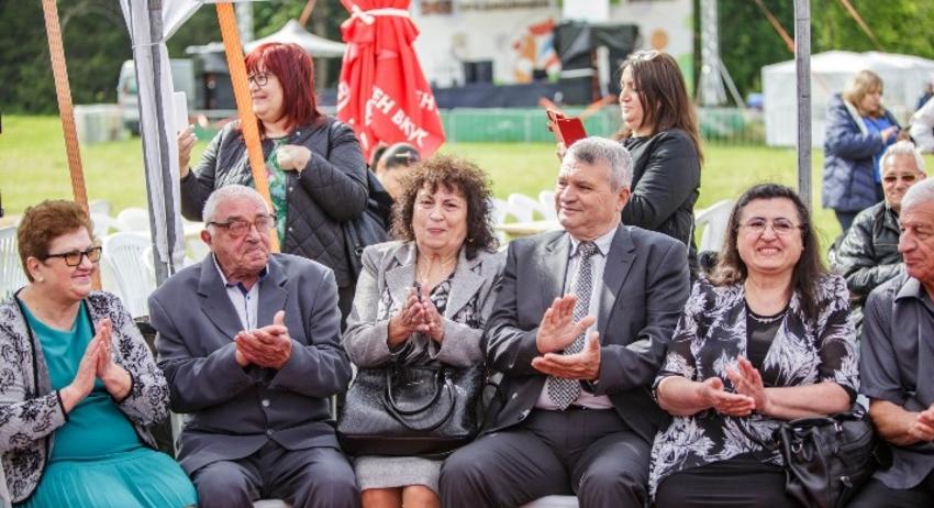 Наближава срокът за включване в инициативата „Златни младоженци“